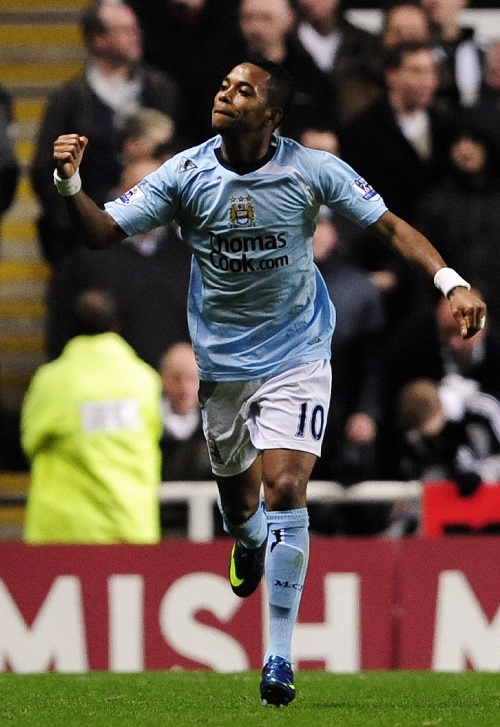 TA分析3-5-2阵型：从翼卫驱动到双锋美学，弱队逆袭制胜之道（深度解构3-5-2：翼卫引擎与双锋美学，弱旅逆袭的制胜密码）