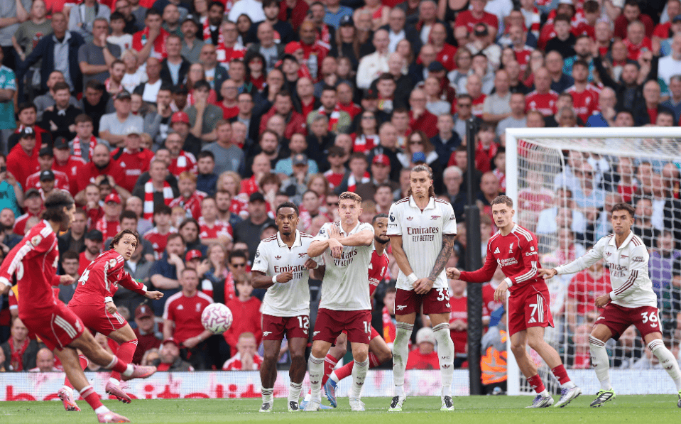 姆巴佩妙传卡马文加破门！皇马客场2-0领先毕巴，中场前关键进球打懵对手（半场前关键一击！姆巴佩送妙传卡马文加破门，皇马客场2-0领先毕尔巴鄂）