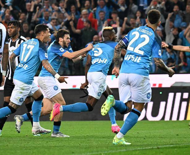 魔鬼筋肉人！40岁C罗社媒晒照配文：蒸过桑拿后（40岁C罗社媒晒桑拿后照，肌肉状态爆棚）