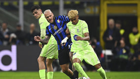 宋凯出席中国体育美术作品展览，与奥运冠军金牌合影（宋凯亮相中国体育美术作品展，与奥运冠军携金牌合影）