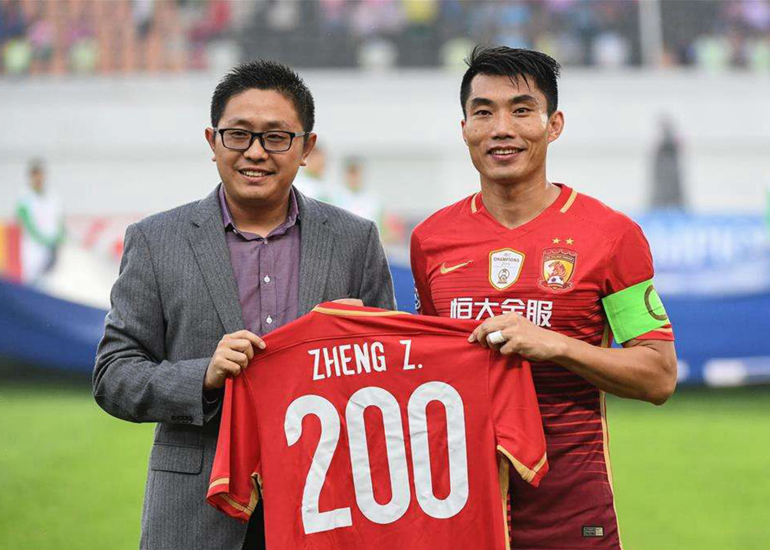 萨里：建议把VAR设备放的离替补席远一点，裁判需要冷静判断（萨里呼吁将VAR设备与替补席保持更大距离，裁判需冷静作出判罚）