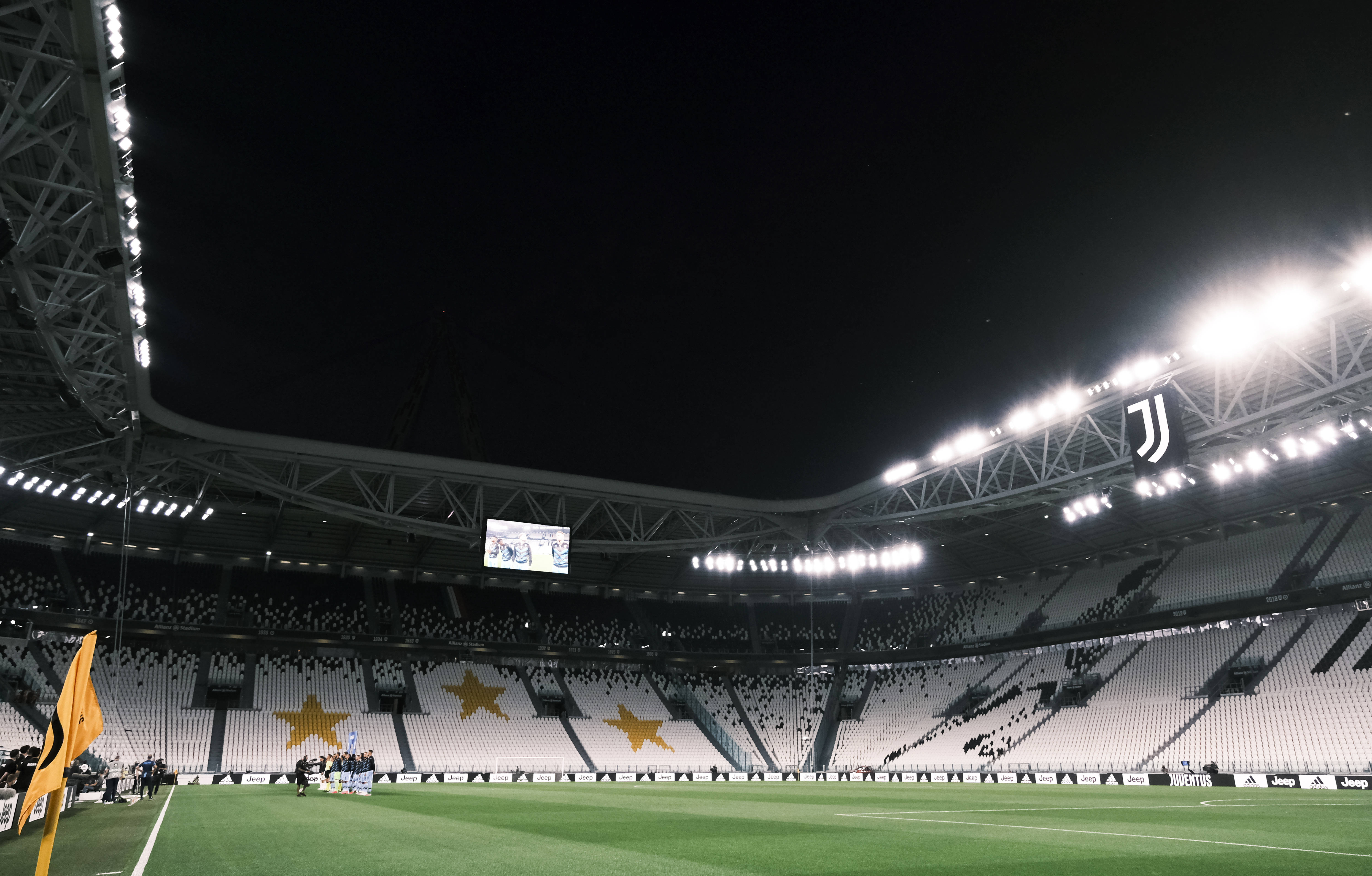 本世纪德甲戴帽数前10：莱万384场16次第1，凯恩76场10次第3（德甲本世纪帽子戏法榜前十：莱万384场16次居首，凯恩76战10次列第3）