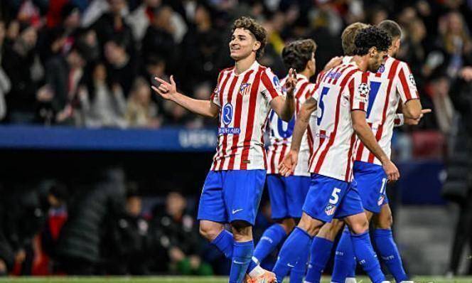 莱奥：我正在学习踢中锋，球队在场内场外都在帮助我（莱奥：正学习胜任中锋，球队场上场下都在帮我）