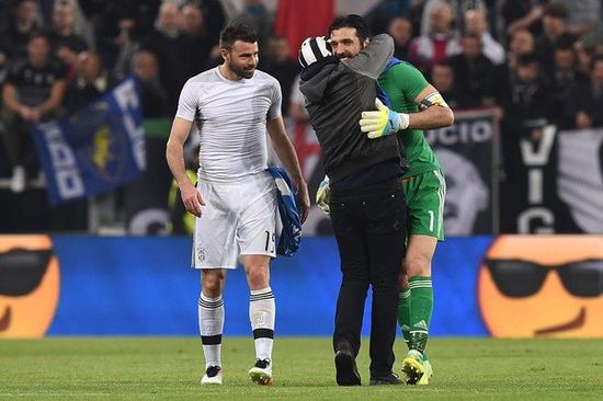 绿帽哥：曼联CEO已将哈维视为接替阿莫林的头号人选（消息称曼联CEO已将哈维列为接替阿莫林的首选）