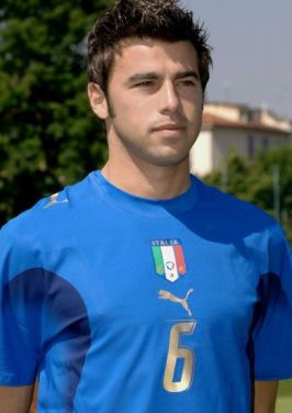 皇马维尼修斯关键进球锁定胜局（维尼修斯制胜球助皇马拿下三分）