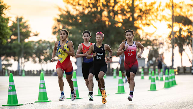 客战塞尔塔戴帽，莱万巴萨生涯第4次上演帽子戏法（莱万客场对塞尔塔上演帽子戏法，巴萨生涯第4次戴帽）
