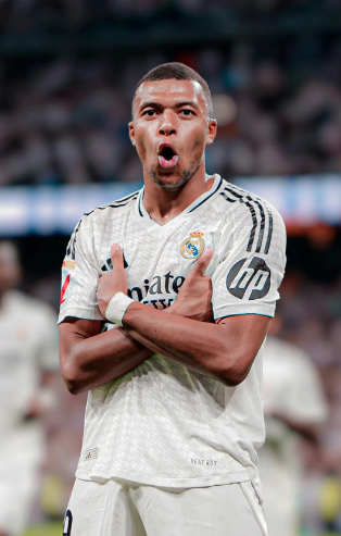 U22国足最新名单！王钰栋+蒯纪闻跳级，红牌后卫落选，冲击亚洲杯（国足U22大名单出炉：王钰栋、蒯纪闻跳级入选，红牌后卫无缘，剑指亚洲杯）